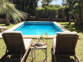 Las Gitanillas, villa with heated pool, La Cala de Mijas: Mijas Costa'da bir villa