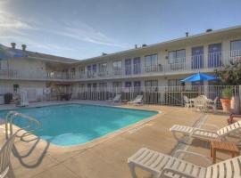 Motel 6 San Antonio, Tx Six Flags Fiesta TX - La Cantera Area, hotel v destinaci San Antonio