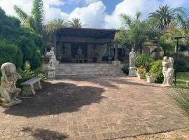 Palm Villa, hotel in Sunlands