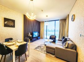STAY BY LATINEM Luxury 1BR Holiday Home OPA 802 near Burj Khalifa, hotel perto de Santuário de Vida Selvagem Ras Al Khor, Dubai