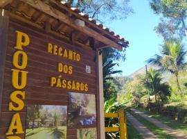 Recanto dos Pássaros - Sana Chalés, maison d'hôtes à Sana