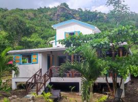 Mi Hermosa - Casa Isleña a 70 Metros de la Playa, hotel en Providencia
