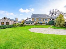 Berismenil Gardens large villa with indoor swimming pool and jacuzzi, cottage in La Roche-en-Ardenne