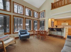 762 Disciples Village Condo, caba&ntilde;a o casa de campo en Boyne Falls