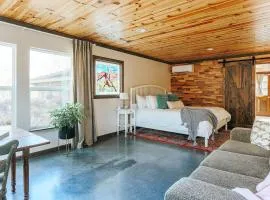 Rockwell Ridge The Dogwood Suite
