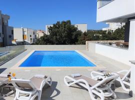 Villa Ocean - Luxury apartments with pool, hotell i Novalja