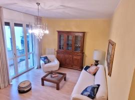 Spacious apartment at Como lake, готель у місті Манделло-дель-Ларіо