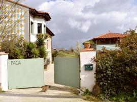 PACA casa rural. Arts and Landscape in Asturias, lantligt boende i Gijón