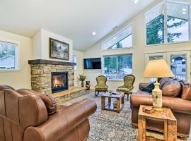 Family-Friendly Packwood Retreat with Deck!, hotel in Packwood