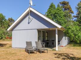 Awesome Home In Aakirkeby With Wifi, hotel in Vester Sømarken