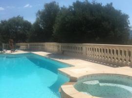 Les Lucioles, hotel v destinaci Vidauban