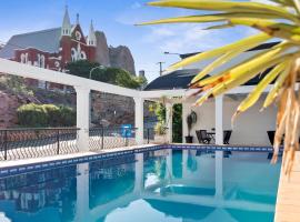 The Robert Towns, hotel poblíž Letiště Townsville - TSV, Townsville