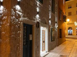 ST. CLARA OLD TOWN, serviced apartment in Šibenik