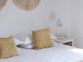 Sweet & Simple Beach Cottage, feriebolig i Jeffreys Bay