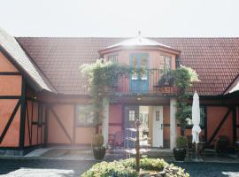 Villa Hasselbacken, hotel in Simrishamn