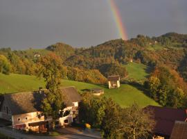 Apartments Lovec, hotel em Cerkno