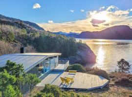 Amazing Home In Nordtveitgrend With House Sea View, allotjament vacacional a Hjartåker