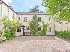 Bridge House with private hot tub, Coniston