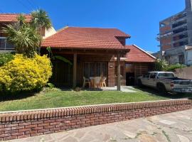 Family House, hotel in Monte Hermoso