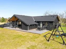 Beautiful Home In Henne With 4 Bedrooms, Sauna And Wifi