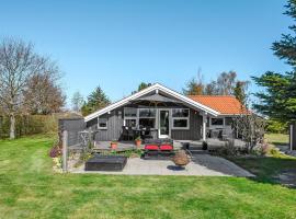 Nice Home In Otterup With 4 Bedrooms And Wifi, feriehus i Otterup