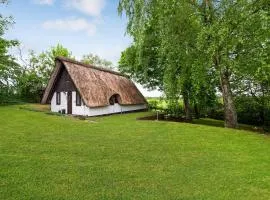 Beautiful Home In Løgstrup With Wifi
