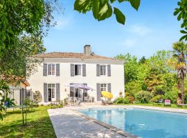 Awesome Home In Orthez With Outdoor Swimming Pool, Private Swimming Pool And 7 Bedrooms, hotel din Orthez