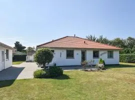 4 Bedroom Cozy Home In Tarm