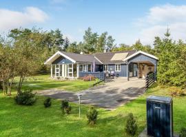 Awesome home in Aakirkeby with 3 Bedrooms and WiFi, villa en Vester Sømarken