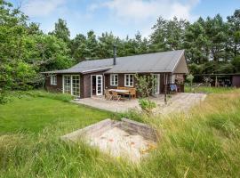 Beautiful Home In Grenaa With Wifi And 5 Bedrooms, feriehus i Grenå