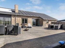 Nice Home In Tarm With Kitchen, hótel í Tarm