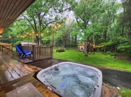 Hot Tub Playhouse Game Room BBQ Firepit Self check In โรงแรมในHawley