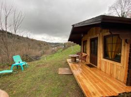 "Le Maloya" Chalets , Appartements & chambre Balnéo, hotel econômico em Lacaune