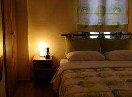 Room "honeybee" in a neoclassical house, hotel din Kastoria
