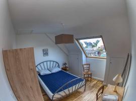 Appartement neuf proche de la mer, недорогой отель в городе Beaussais sur Mer