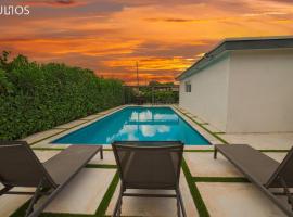 Magical Miami Retreat with Heated Pool, Mini Golf, and Basketball Court L19, cottage ở Miami