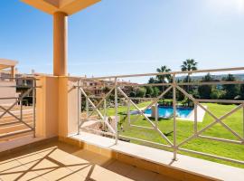 Fantástica moradia para 6 com piscina no Balaia Residence, hotel in Olhos de Água