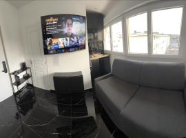 Appartement F2 meublé - tout équipé - Tv netflix - 4 personnes, hotel a Lisieux