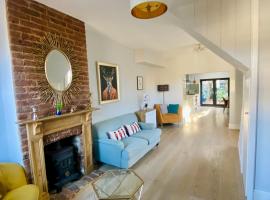 Delightful 2 Bedroom House Central Windsor, hotel a Windsor