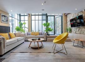 AmazINN Places Casco Viejo Design Pool X