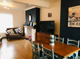Spacious 3 bed house near beach!, vacation home in Lowestoft