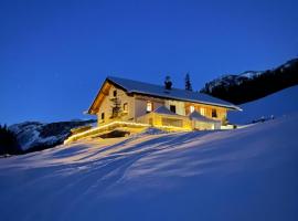 Rifugio Malga Ra Stua ชาเลต์ในกอร์ตินาดัมเปซโซ