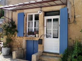 Le Gîte du Lapin Bleu, жилье для отдыха в городе Baigneux-les-Juifs