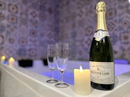 Les pieds dans l'eau ALOHA, hôtel à Corné