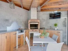 3B Villa Heated Pool Barbecue Games Room