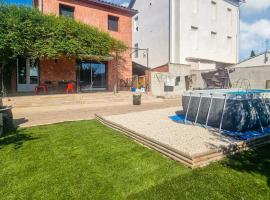 Gorgeous Home In Rognac With Outdoor Swimming Pool, hotel in Rognac