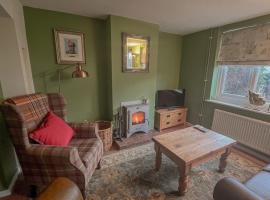 Lavender Cottage - Knodishall - Newly renovated 2 bed holiday home, near Aldeburgh, Leiston and Thorpeness, mökki kohteessa Aldringham