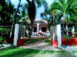 Private 1-BR Bungalow in Moalboal, hotel a Moalboal