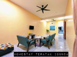 Homestay Teratak Ibunda, habitación en casa particular en Jerantut
