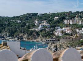 SES GAVINES - cosy flat 100m to beach, hotel i Palafrugell